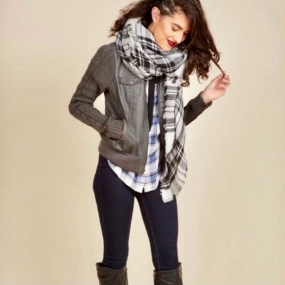 Modcloth Black, Gray & White Plaid Large Blanket Scarf - Picture 4 of 4